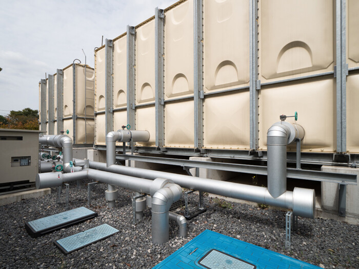 貯水槽の清掃作業